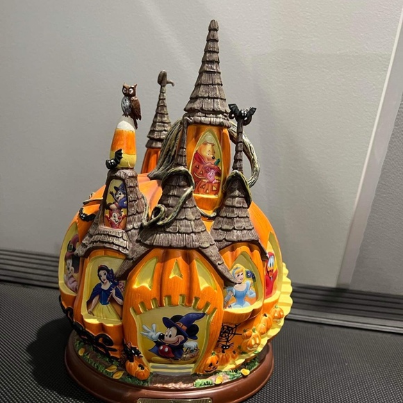 Bradford Exchange Disney Enchanted Pumpkin Castle - Picture 1 of 5